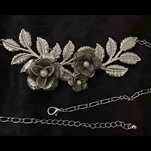 Silver flower necklace
